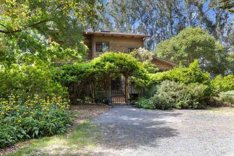 Photo of 7 Linsdale Lane, Point Reyes Station, CA 94956 (MLS # 326018625)