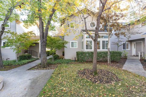 Photo of 71 Valley Club Circle, Napa, CA 94558 (MLS # 325101220)