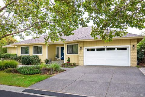 Photo of 9636 Lakewood Drive, Windsor, CA 95492 (MLS # 326004056)