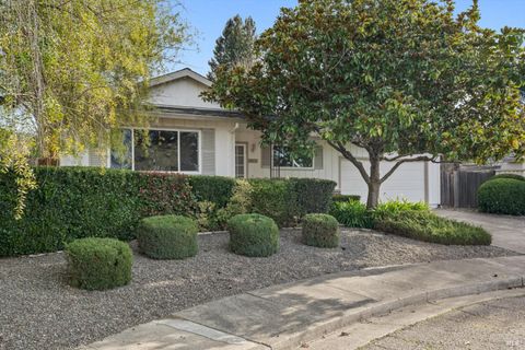 Photo of 5070 Dupont Court E, Santa Rosa, CA 95409 (MLS # 325104368)