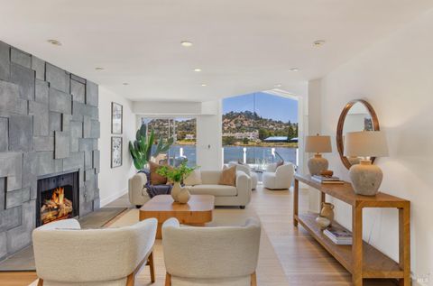 Photo of 254 Riviera Circle, Larkspur, CA 94939 (MLS # 325079967)