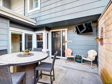 Photo of 2936 Sunbird Drive, Fairfield, CA 94533 (MLS # 326002105)