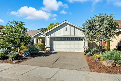 Photo of 124 Wisteria Circle, Cloverdale, CA 95425 (MLS # 325083439)