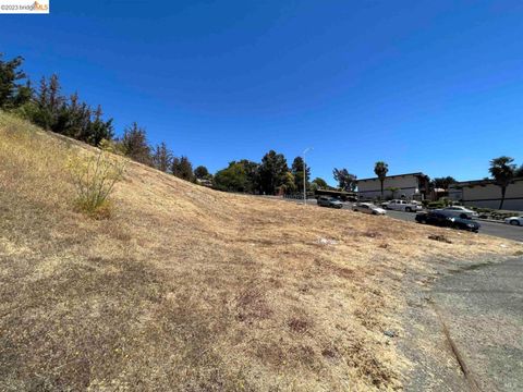 Photo of 401 Avian Drive, Vallejo, CA 94591 (MLS # 326011098)