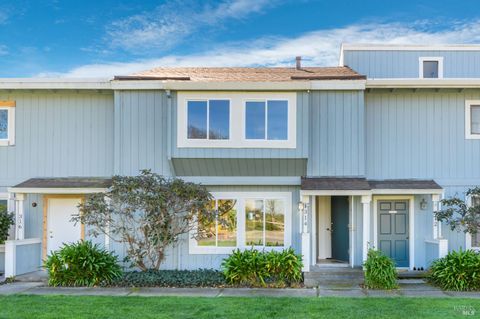 Photo of 314 Capetown Court, Novato, CA 94947 (MLS # 326014178)
