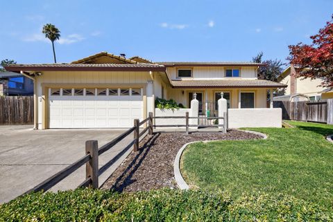 Photo of 6093 Donna Court, Rohnert Park, CA 94928 (MLS # 325085530)