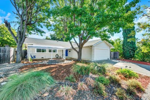 Photo of 3814 Oxford Street, Napa, CA 94558 (MLS # 325079471)