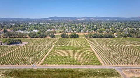 Photo of 179 Pleasant Avenue, Windsor, CA 95403 (MLS # 325065315)
