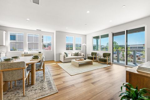 Photo of 1480 Waterside Lane, Rohnert Park, CA 94928 (MLS # 325047331)