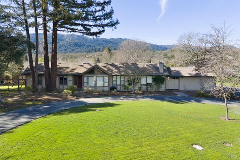 Photo of 15416 Woodside Court, Glen Ellen, CA 95476 (MLS # 326007950)