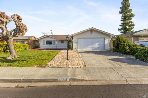 Photo of 115 Isle Royale Circle, Vacaville, CA 95687 (MLS # 326006366)