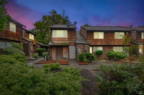 Photo of 1498 Parkway Drive, Rohnert Park, CA 94928 (MLS # 325087760)