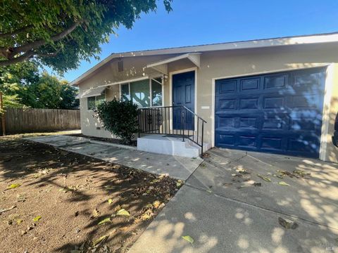 Photo of 1930 L Ellenburg Street, Vallejo, CA 94590 (MLS # 326017900)