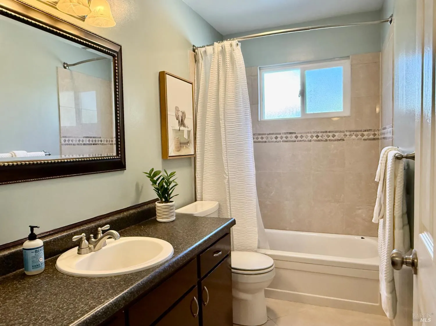 Santa Rosa, California 95401, United States, 3 Bedrooms Bedrooms, ,2 BathroomsBathrooms,Residential,Active,230485