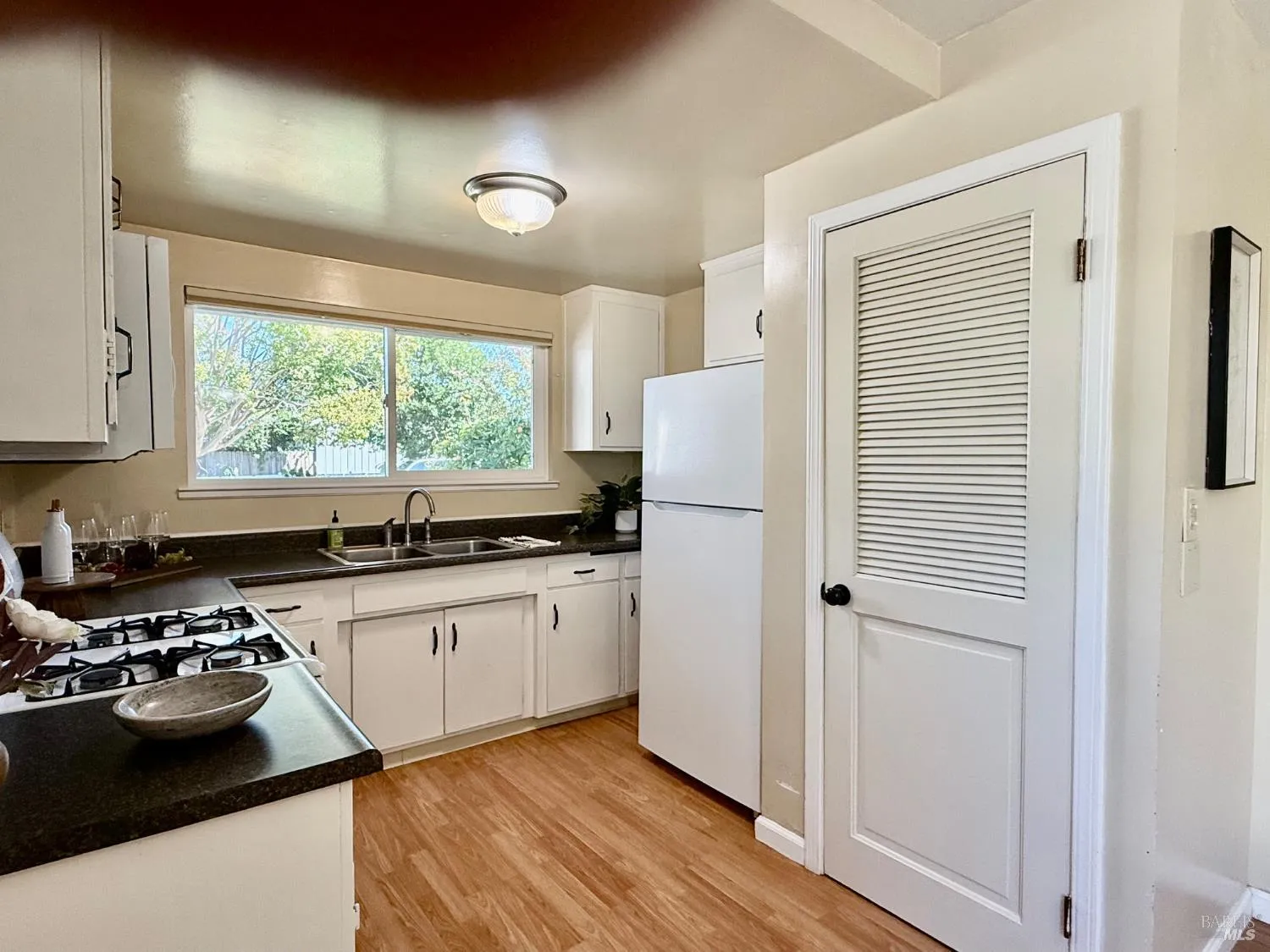 Santa Rosa, California 95401, United States, 3 Bedrooms Bedrooms, ,2 BathroomsBathrooms,Residential,Active,230485