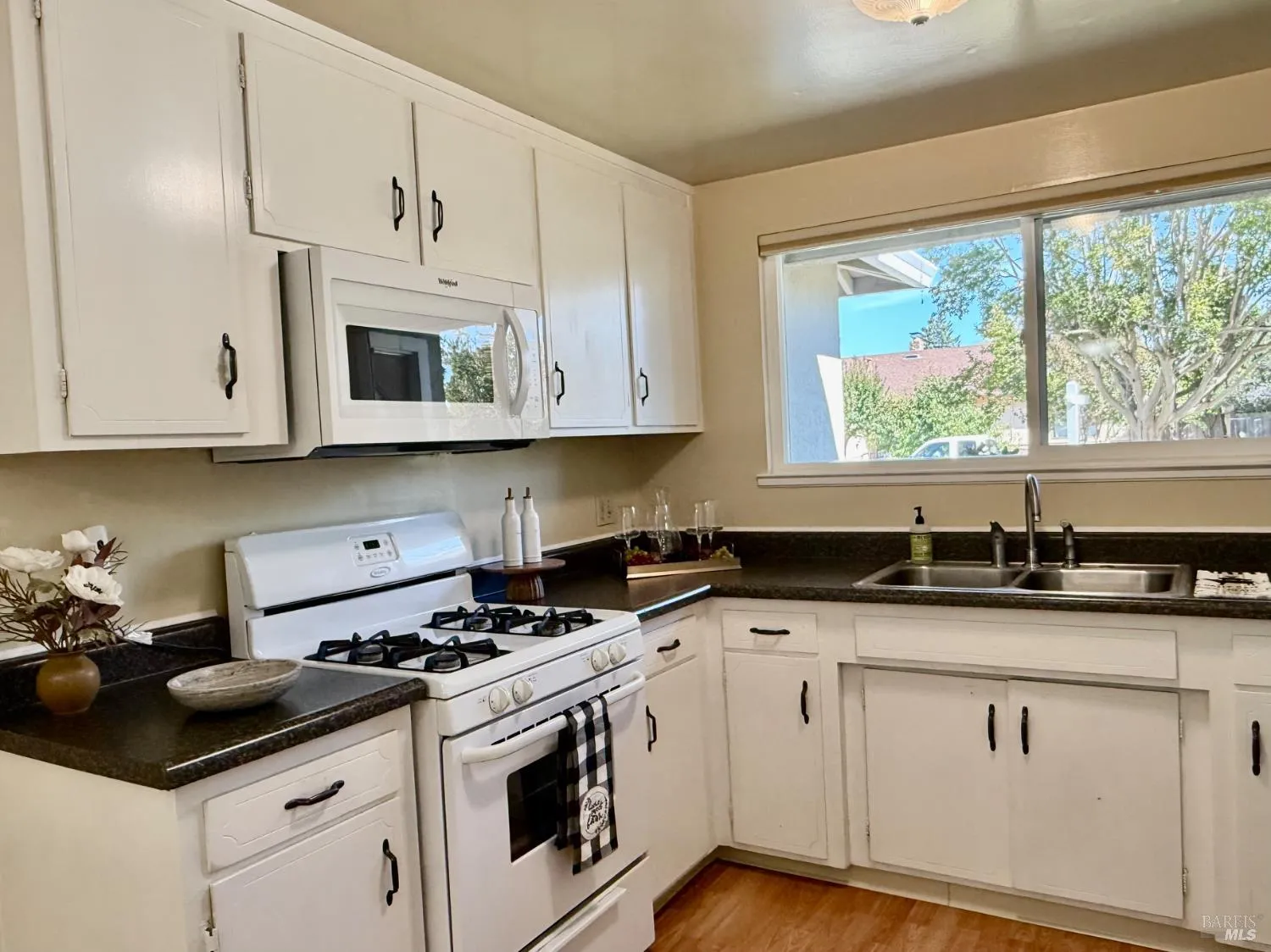 Santa Rosa, California 95401, United States, 3 Bedrooms Bedrooms, ,2 BathroomsBathrooms,Residential,Active,230485