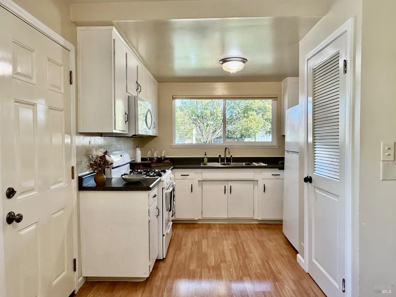 Santa Rosa, California 95401, United States, 3 Bedrooms Bedrooms, ,2 BathroomsBathrooms,Residential,Active,230485