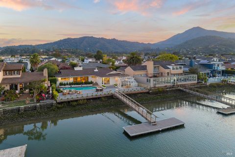 Photo of 334 RIVIERA Circle, Larkspur, CA 94939 (MLS # 325077007)