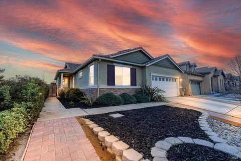 Photo of 560 Syracuse Lane, Dixon, CA 95620 (MLS # 326013164)