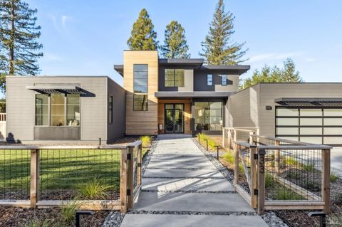 Photo of 33 Fawn Drive, San Anselmo, CA 94960 (MLS # 326002138)