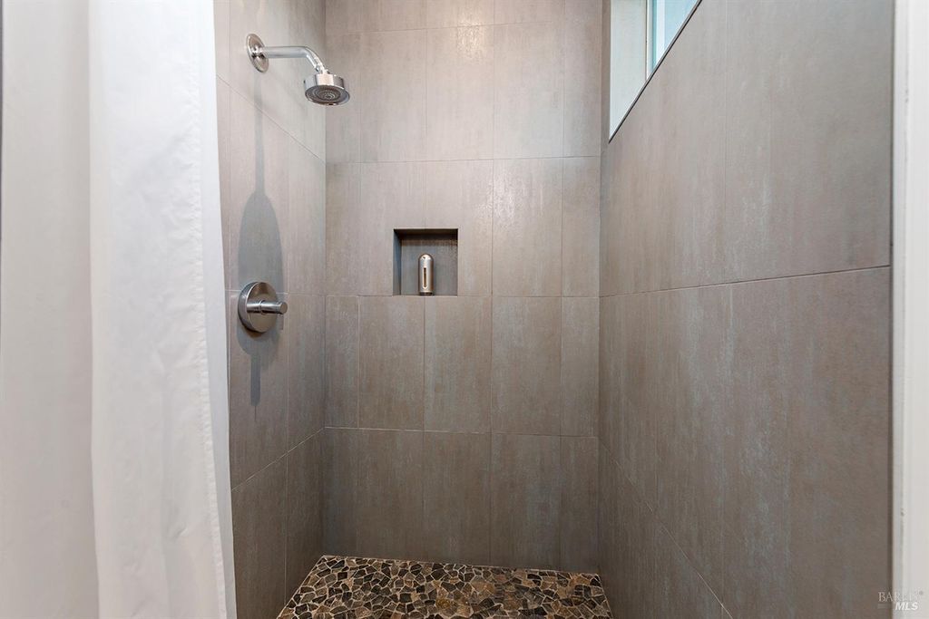 listing image 83
