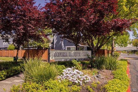 Photo of 668 Racquet Club Drive, Rohnert Park, CA 94928 (MLS # 325098885)