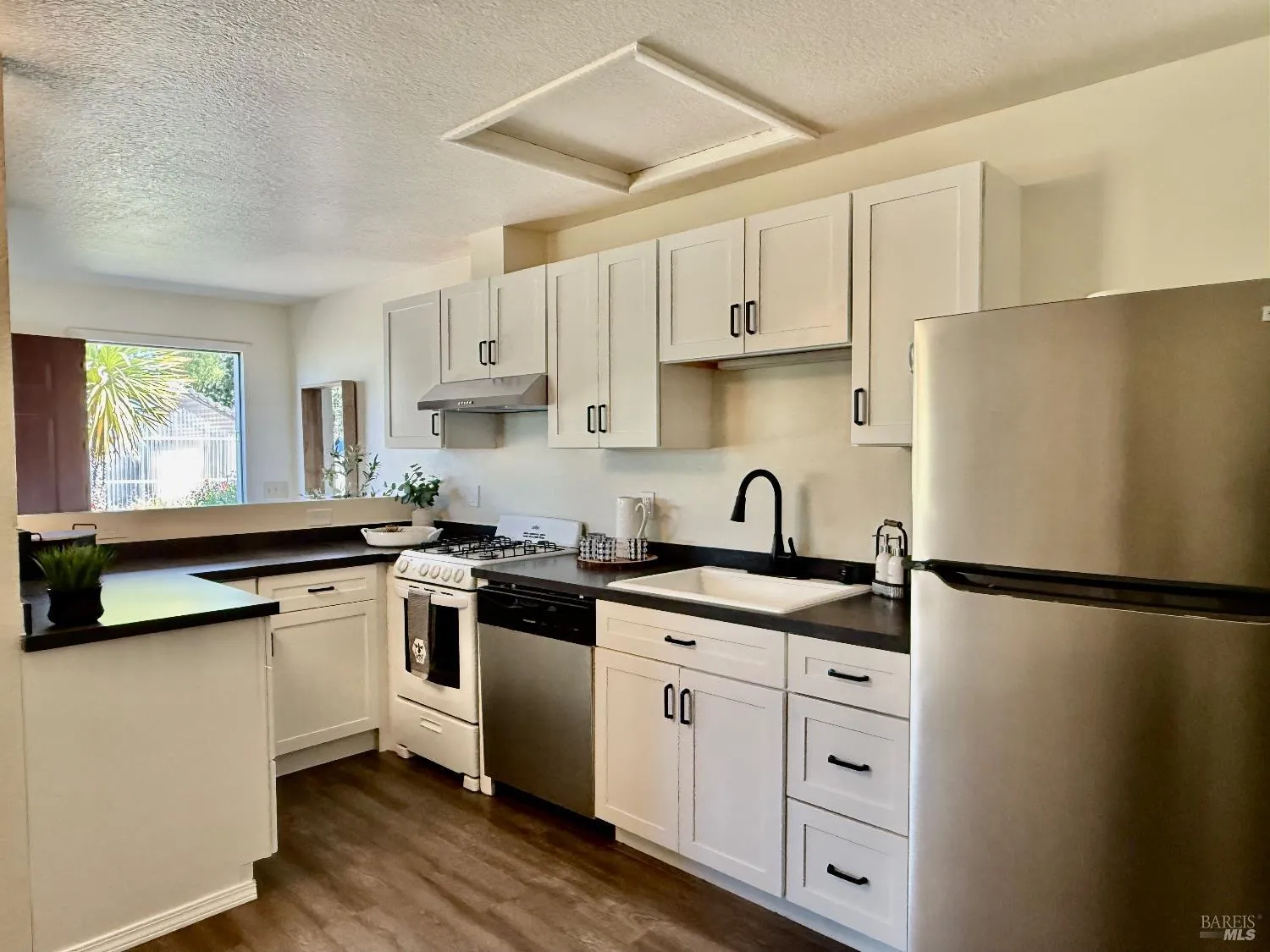 Santa Rosa, California 95407, United States, 3 Bedrooms Bedrooms, ,2 BathroomsBathrooms,Residential,Active,174550