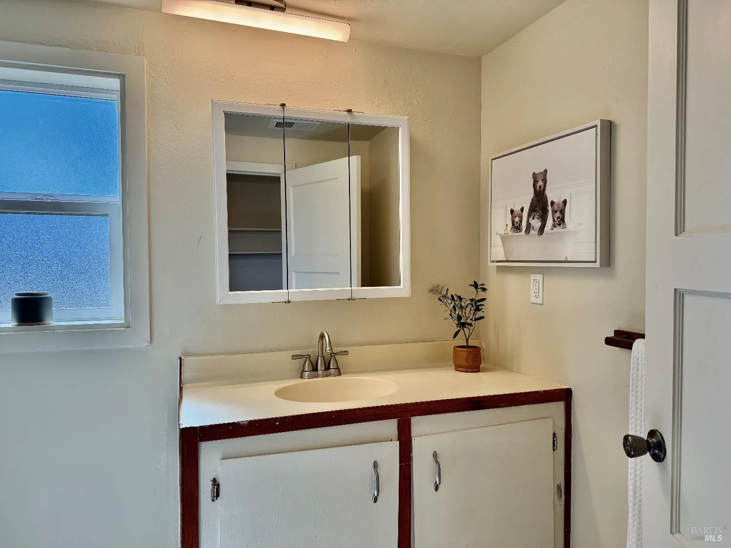 Santa Rosa, California 95407, United States, 3 Bedrooms Bedrooms, ,2 BathroomsBathrooms,Residential,Active,174550