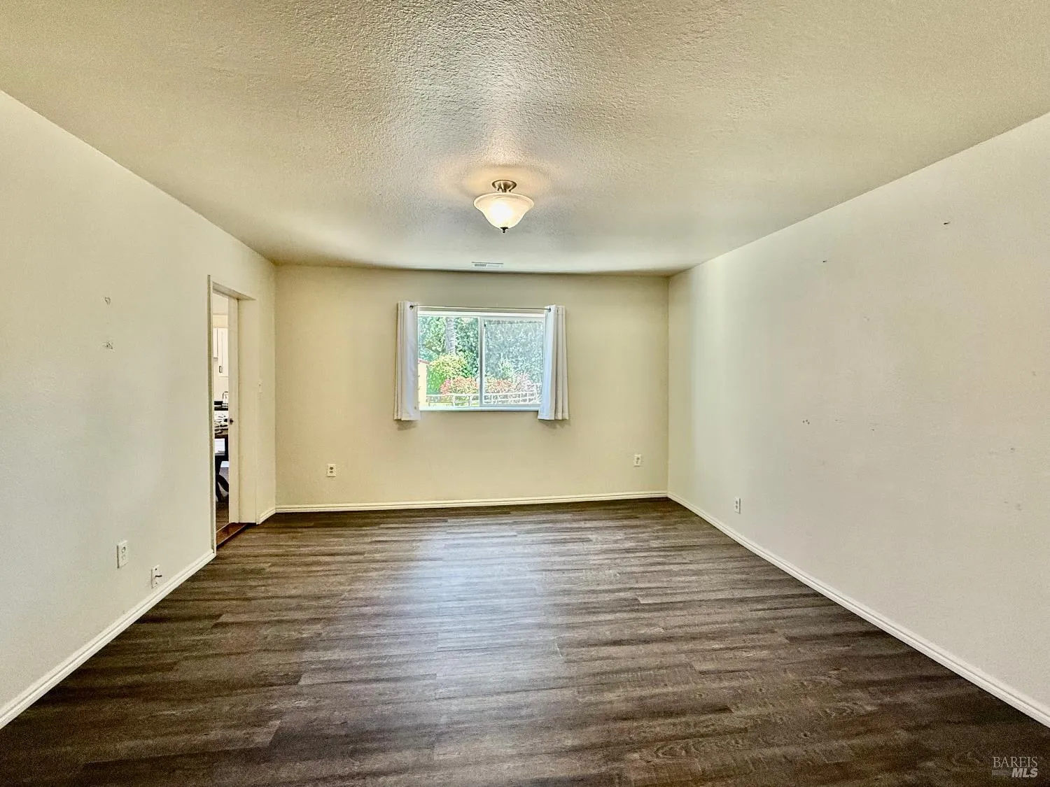 Santa Rosa, California 95407, United States, 3 Bedrooms Bedrooms, ,2 BathroomsBathrooms,Residential,Active,174550