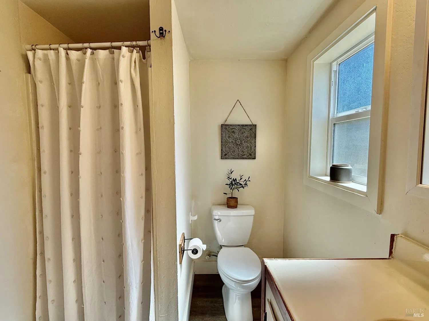 Santa Rosa, California 95407, United States, 3 Bedrooms Bedrooms, ,2 BathroomsBathrooms,Residential,Active,174550