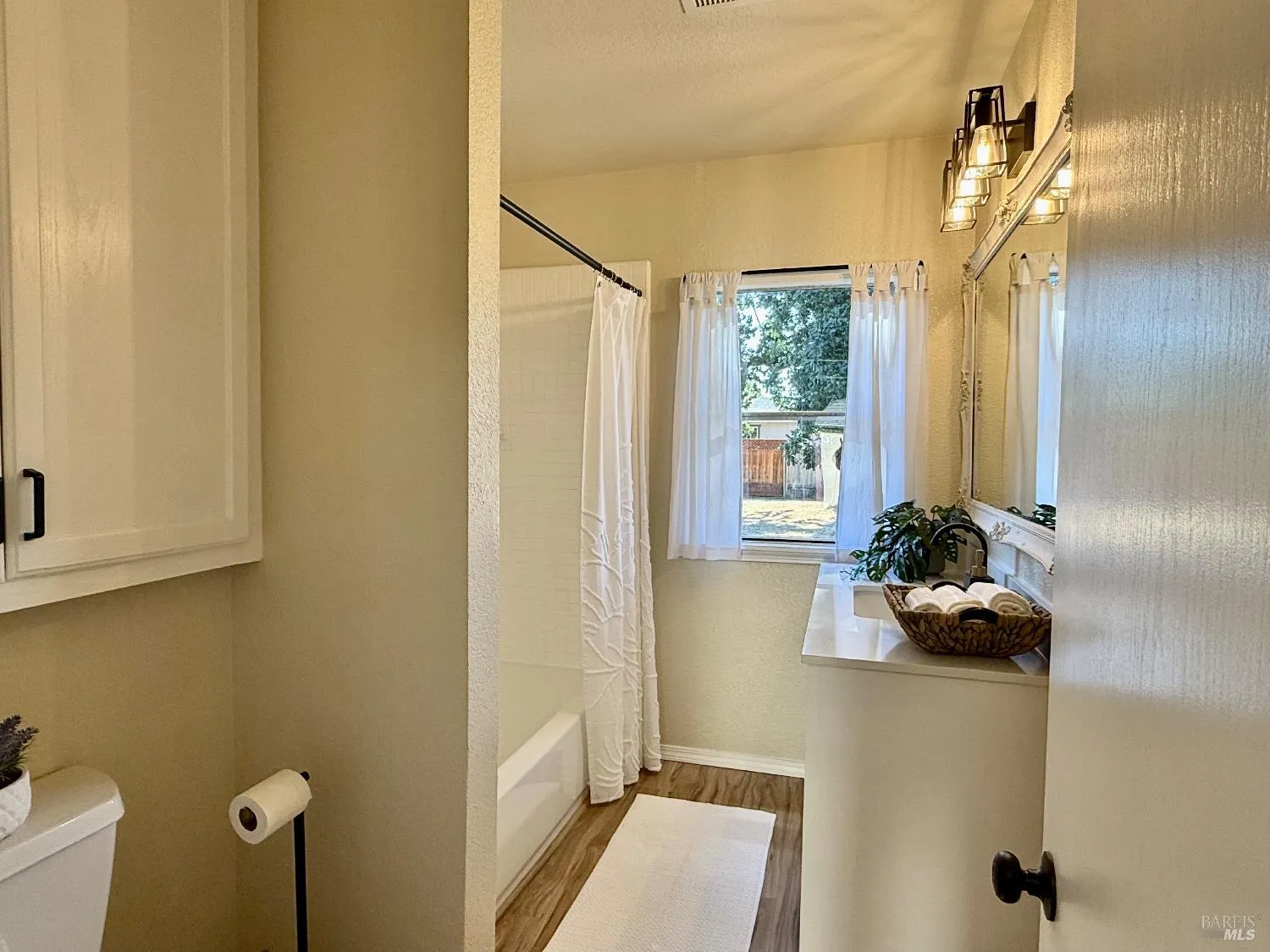 Santa Rosa, California 95407, United States, 3 Bedrooms Bedrooms, ,2 BathroomsBathrooms,Residential,Active,174550