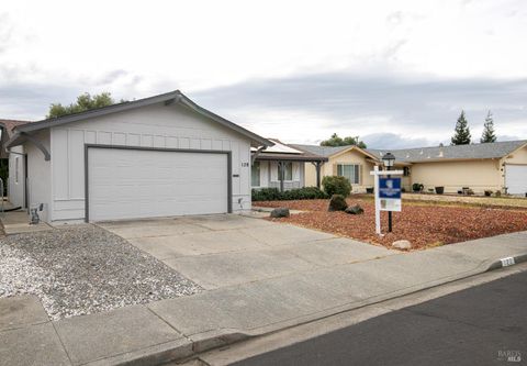 Photo of 128 Lassen Circle, Vacaville, CA 95687 (MLS # 326011387)