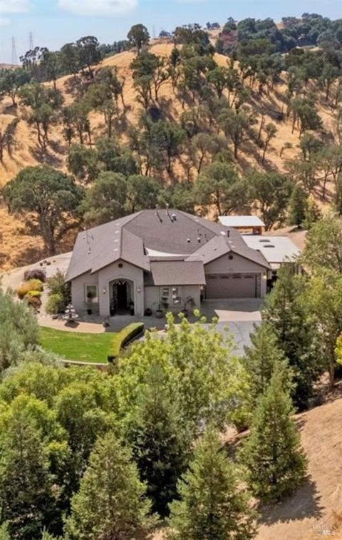 Photo of 4157 Shelly Lane, Vacaville, CA 95688 (MLS # 325085439)