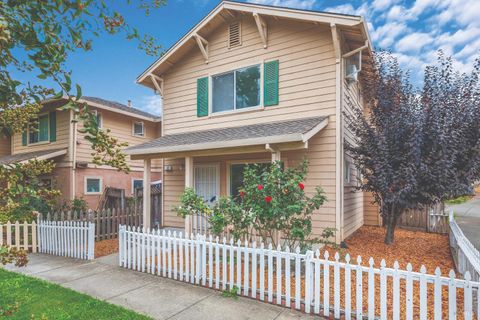 Photo of 12 Alana Way, Cloverdale, CA 95425 (MLS # 326003276)