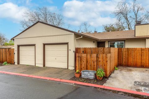 Photo of 724 Agnew Place, Santa Rosa, CA 95401 (MLS # 325103377)