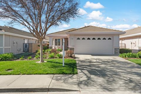 Photo of 319 Trellis Lane, Vacaville, CA 95687 (MLS # 326013286)