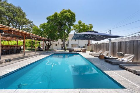 Photo of 995 Dry Creek Road, Healdsburg, CA 95448 (MLS # 325046234)