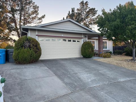 Photo of 100 Percheron Court, Vallejo, CA 94591 (MLS # 325085105)