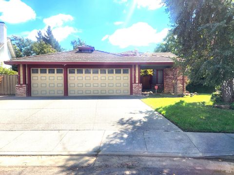 Photo of 523 El Camino Drive, Fairfield, CA 94533 (MLS # 325081992)
