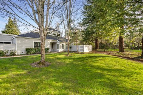 Photo of 2322 Lakeview Drive, Santa Rosa, CA 95405 (MLS # 326012246)