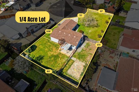 Photo of 154 Brockton Court, Vacaville, CA 95687 (MLS # 326017687)