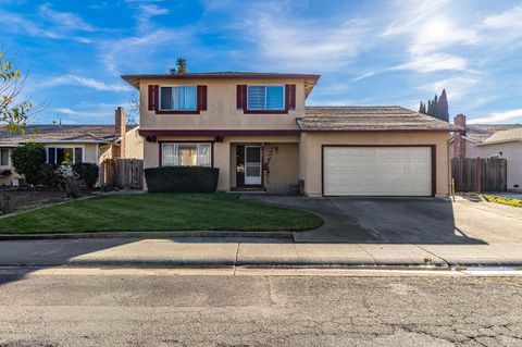 Photo of 401 Shoveller Drive, Suisun City, CA 94585 (MLS # 326003942)