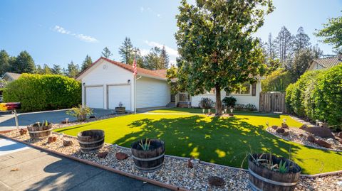 Photo of 6365 San Benito Way, Rohnert Park, CA 94928 (MLS # 325094344)