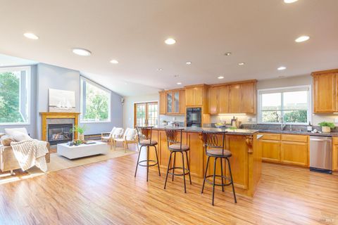 Photo of 92 Upper Oak Drive, San Rafael, CA 94903 (MLS # 325070313)