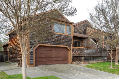 Photo of 9231 Lakewood Drive, Windsor, CA 95492 (MLS # 326011335)