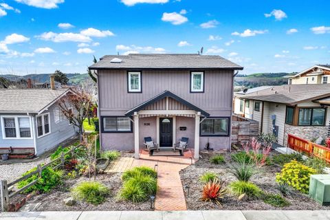 Photo of 926 W K Street, Benicia, CA 94510 (MLS # 326014345)