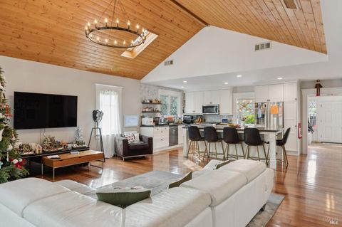 Photo of 94 SIr Francis Drake Boulevard, Ross, CA 94957 (MLS # 325104510)