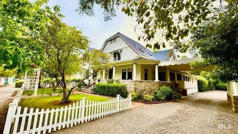 Photo of 786 Broadway, Sonoma, CA 95476 (MLS # 325037450)