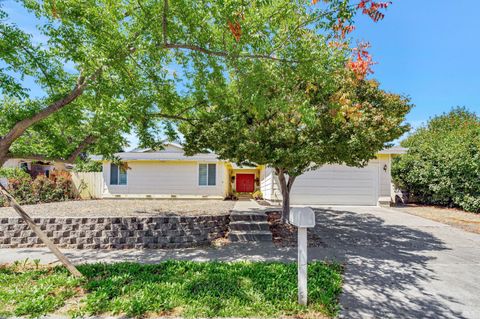 Photo of 1019 Westview Drive, Napa, CA 94558 (MLS # 325092205)