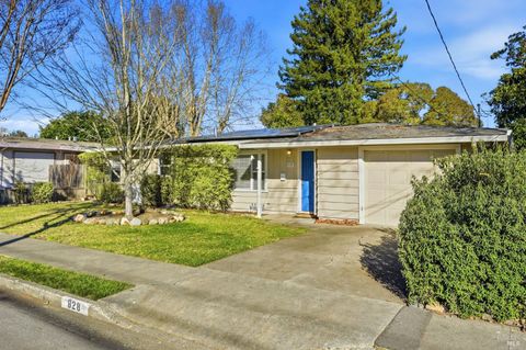 Photo of 828 Colorado Boulevard, Santa Rosa, CA 95405 (MLS # 326001130)